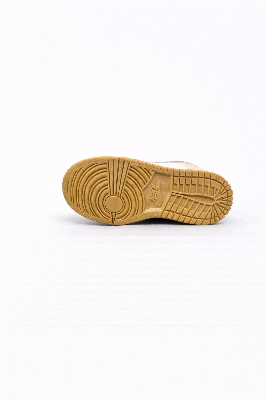  Nike Dunk Low Bege Ouro